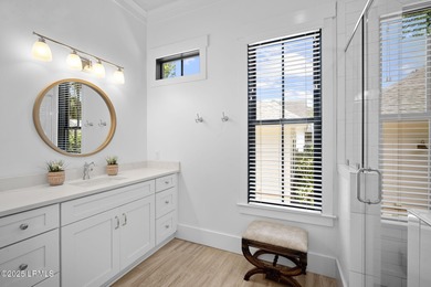 Welcome to this beautifully appointed 3-bedroom, 3.5-bath - photo 33