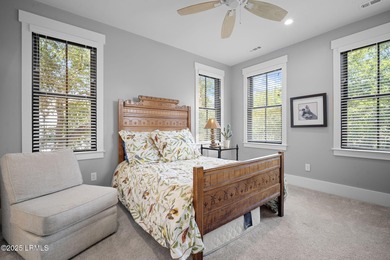 Welcome to this beautifully appointed 3-bedroom, 3.5-bath - photo 41