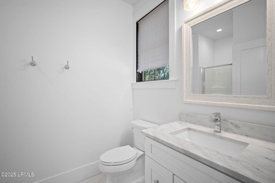 Welcome to this beautifully appointed 3-bedroom, 3.5-bath - photo 42
