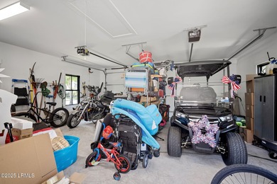 Welcome to this beautifully appointed 3-bedroom, 3.5-bath - photo 52