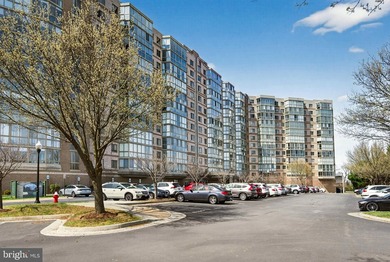 GREAT NEW PRICE on this freshly painted top floor unit with - photo 3