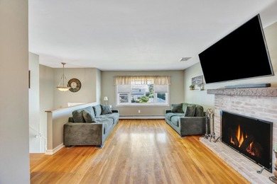 This Beautiful Well Maintained Home Perfectly Landscaped Front & - photo 13