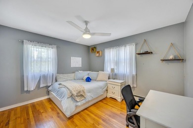 This Beautiful Well Maintained Home Perfectly Landscaped Front & - photo 21
