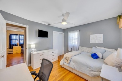 This Beautiful Well Maintained Home Perfectly Landscaped Front & - photo 22