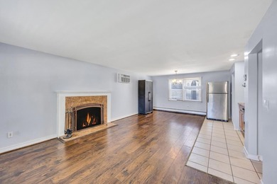 This Beautiful Well Maintained Home Perfectly Landscaped Front & - photo 26