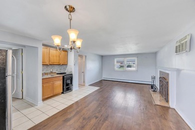 This Beautiful Well Maintained Home Perfectly Landscaped Front & - photo 27
