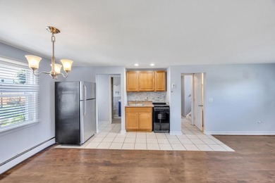 This Beautiful Well Maintained Home Perfectly Landscaped Front & - photo 30