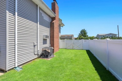 This Beautiful Well Maintained Home Perfectly Landscaped Front & - photo 36