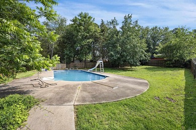 Spacious 4 bedroom, 3 full bath home offering everything you - photo 38