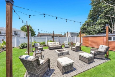 This Beautiful Well Maintained Home Perfectly Landscaped Front & - photo 38
