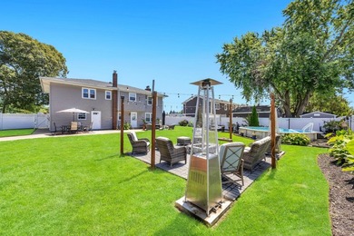 This Beautiful Well Maintained Home Perfectly Landscaped Front & - photo 39