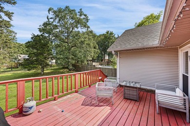 Spacious 4 bedroom, 3 full bath home offering everything you - photo 41