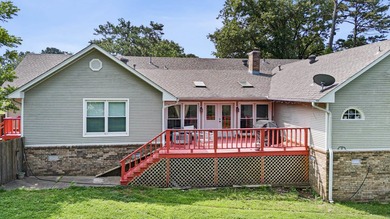 Spacious 4 bedroom, 3 full bath home offering everything you - photo 42