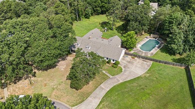 Spacious 4 bedroom, 3 full bath home offering everything you - photo 43