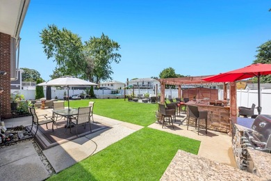 This Beautiful Well Maintained Home Perfectly Landscaped Front & - photo 43
