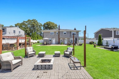 This Beautiful Well Maintained Home Perfectly Landscaped Front & - photo 46