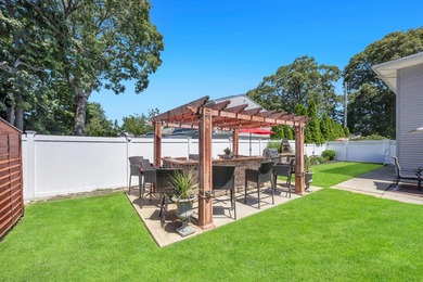 This Beautiful Well Maintained Home Perfectly Landscaped Front & - photo 49