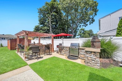 This Beautiful Well Maintained Home Perfectly Landscaped Front & - photo 50