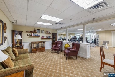 Welcome to Windsor Court Condominiums! A luxury (80 unit)