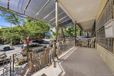 Great opportunity to own this attached single-family home in the - photo 3