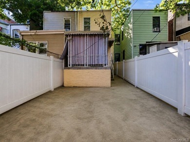Great opportunity to own this attached single-family home in the - photo 4