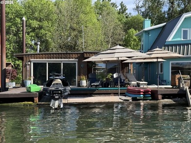 Rare Original Single-Level Round-Top Floating Home | Oregon - photo 1