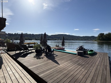 Rare Original Single-Level Round-Top Floating Home | Oregon - photo 2
