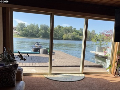 Rare Original Single-Level Round-Top Floating Home | Oregon - photo 4