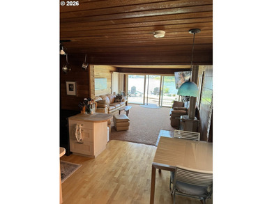 Rare Original Single-Level Round-Top Floating Home | Oregon - photo 5