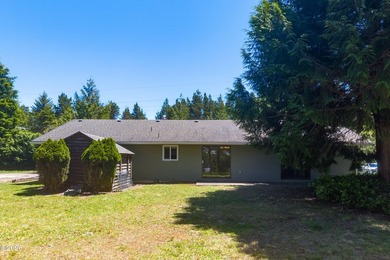 Tucked along the fairway of Crestview Golf Course on a quiet - photo 11