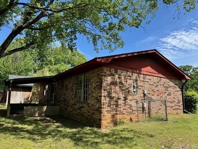 Affordable one-story brick traditional style home conveniently - photo 3