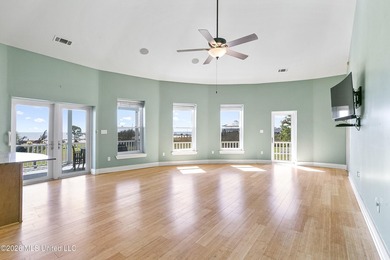 Gorgeous 3 bedroom, 3 bath beach front home beautifully built to - photo 13