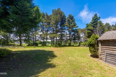 Tucked along the fairway of Crestview Golf Course on a quiet - photo 14
