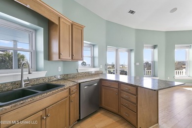 Gorgeous 3 bedroom, 3 bath beach front home beautifully built to - photo 15