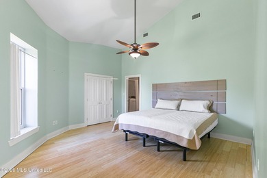 Gorgeous 3 bedroom, 3 bath beach front home beautifully built to - photo 17