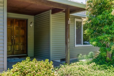 Tucked along the fairway of Crestview Golf Course on a quiet - photo 18