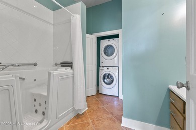 Gorgeous 3 bedroom, 3 bath beach front home beautifully built to - photo 19