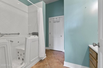 Gorgeous 3 bedroom, 3 bath beach front home beautifully built to - photo 20