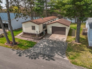 Enjoy carefree waterfront living in this beautifully maintained - photo 1