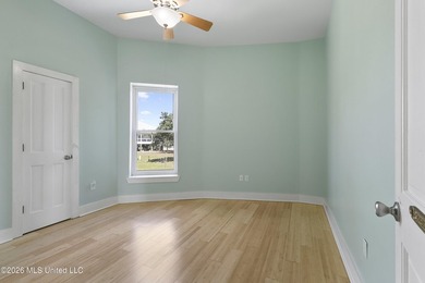 Gorgeous 3 bedroom, 3 bath beach front home beautifully built to - photo 23