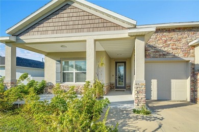 This beautiful home offers 3 bedrooms plus den, 2 bathrooms and - photo 4