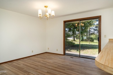 Tucked along the fairway of Crestview Golf Course on a quiet - photo 25