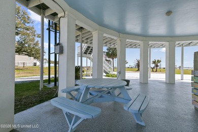 Gorgeous 3 bedroom, 3 bath beach front home beautifully built to - photo 28