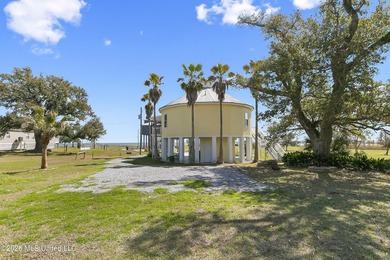 Gorgeous 3 bedroom, 3 bath beach front home beautifully built to - photo 31