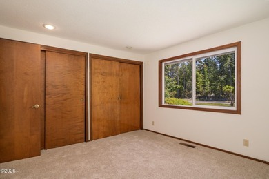 Tucked along the fairway of Crestview Golf Course on a quiet - photo 33