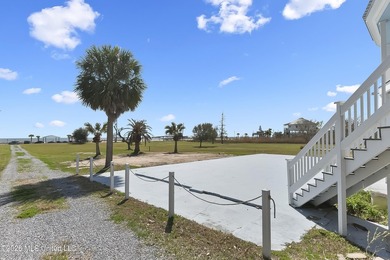 Gorgeous 3 bedroom, 3 bath beach front home beautifully built to - photo 33