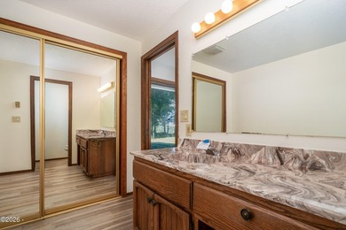 Tucked along the fairway of Crestview Golf Course on a quiet - photo 40