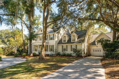 Welcome to 660 Ayers Drive - a spacious, custom-built family - photo 3