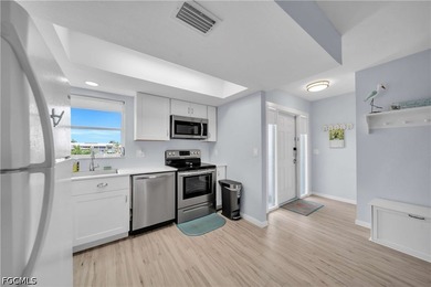 Welcome to Silver Cove in Punta Gorda. This beautifully updated - photo 3
