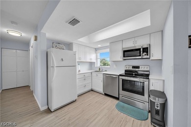 Welcome to Silver Cove in Punta Gorda. This beautifully updated - photo 4